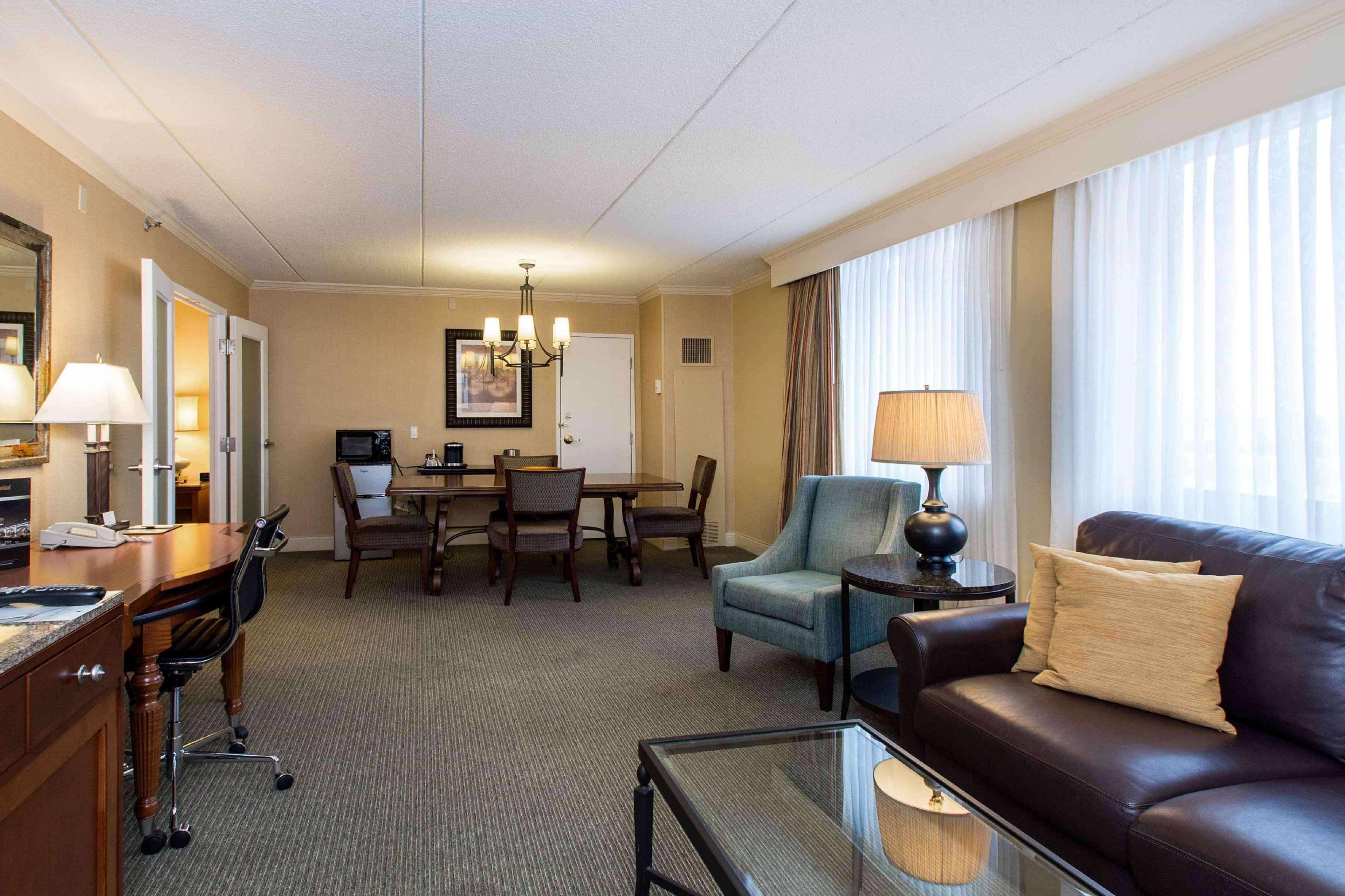 Doubletree By Hilton Cleveland East Beachwood Exterior foto